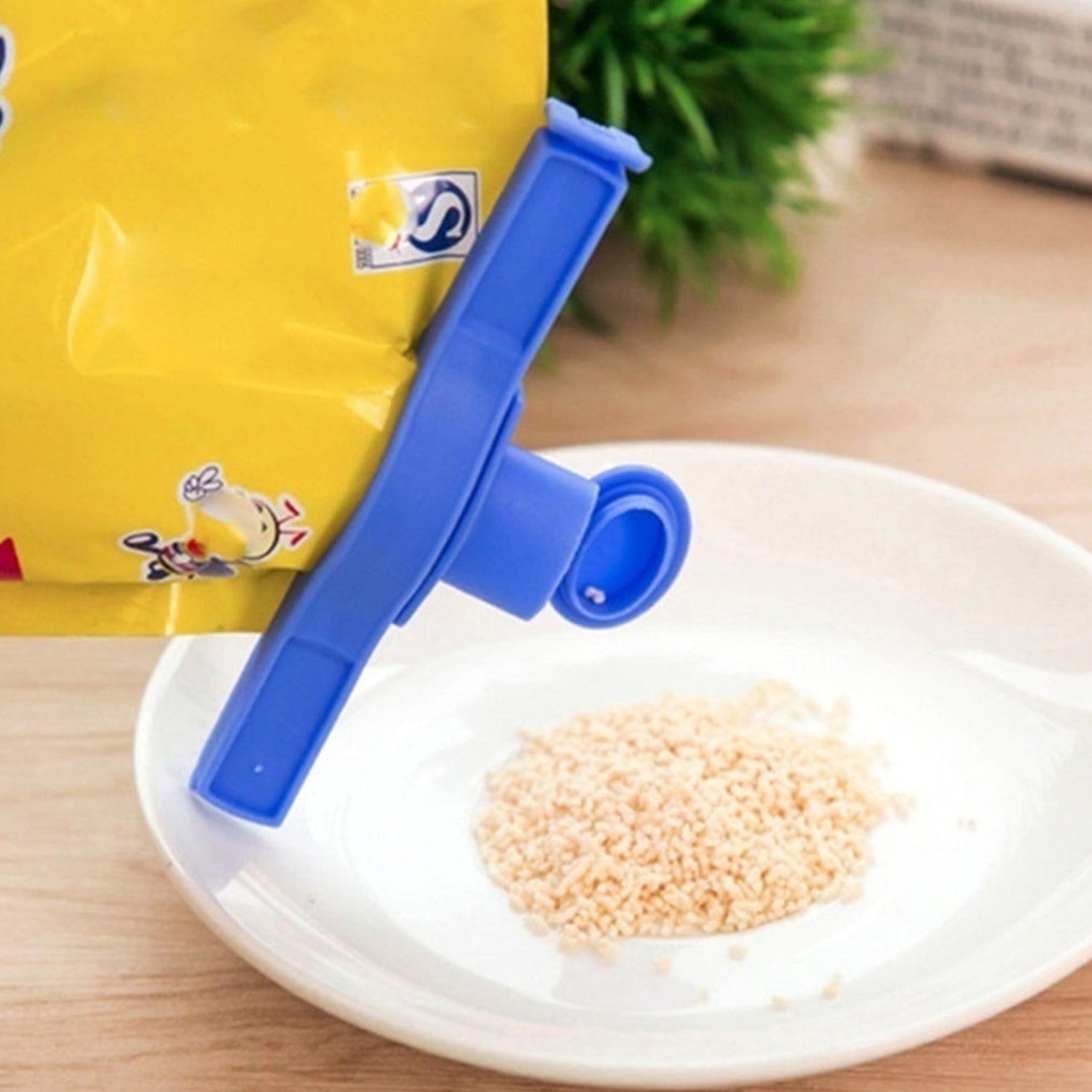 2704 4 Pc Food Sealing Clip used in all kinds of places including household and official, especially for sealing packed food and stuff. 2704 4 Pc Food Sealing Clip used in all kinds of places including household and official, especially for sealing packed food and stuff.